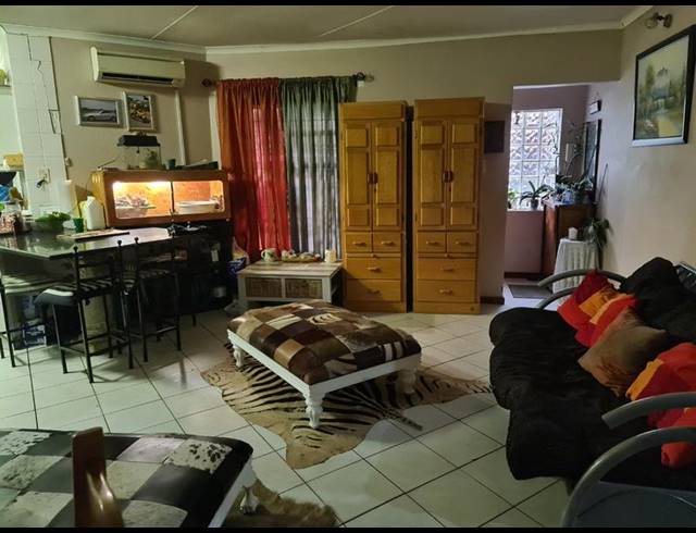 4 BEDROOM HOUSE FOR SALE IN SINOVILLE